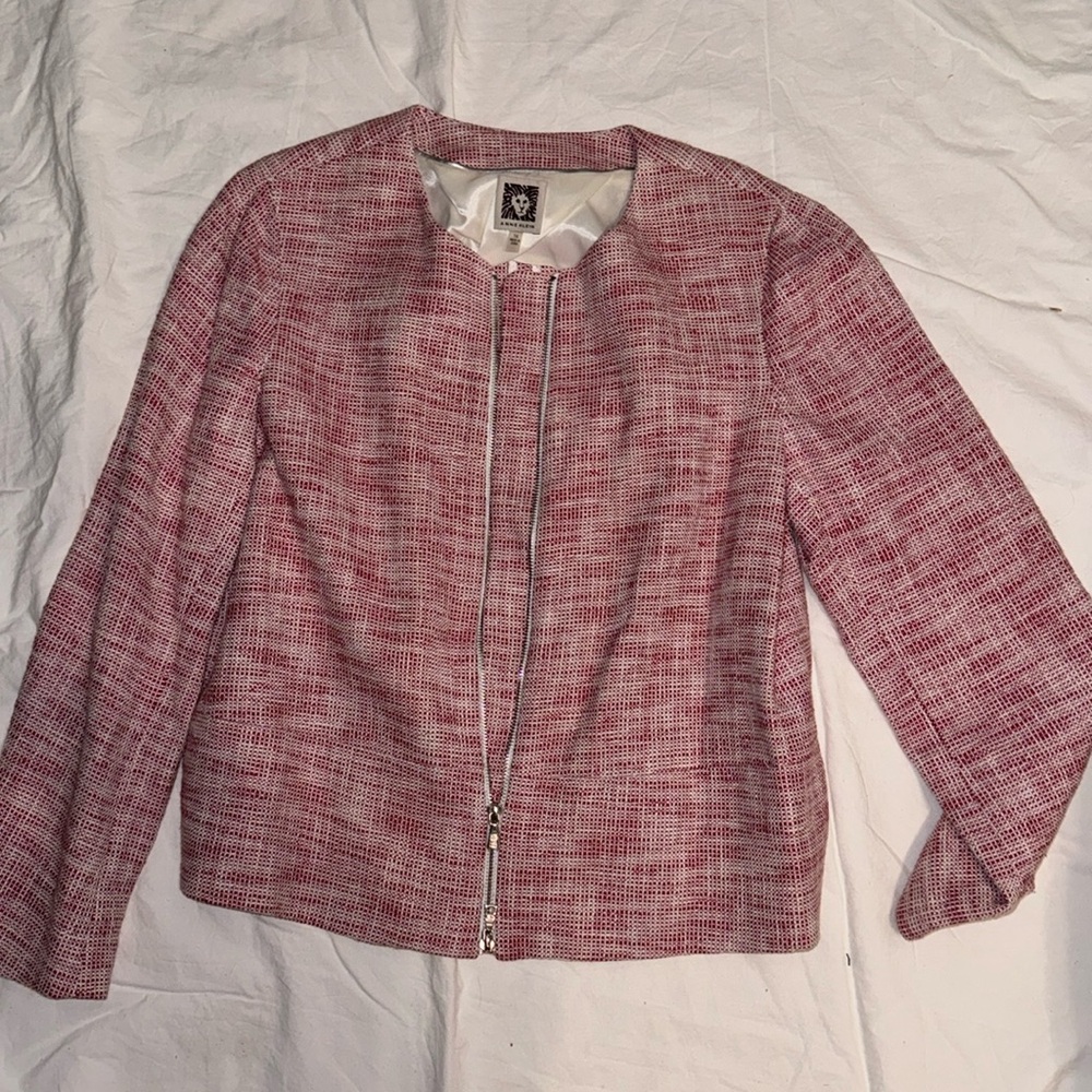 Non-stretch, woven fabric, silver zipper closure